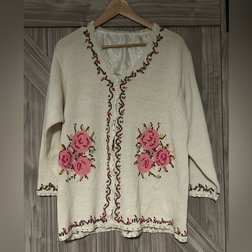 Vintage 80s/90s Cottagecore Cream Knit Cardigan with Pink Rose Embroidery
